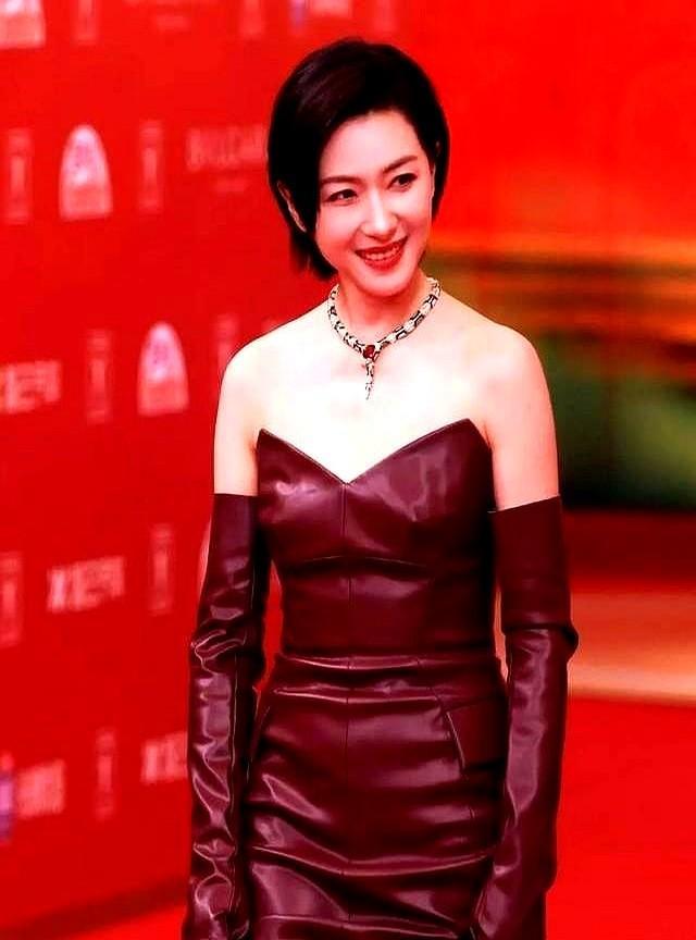 婚前不查人品，婚后掉进火坑！
李梦非要跟张隆扯证，我看真不是脑子发热，完全是往坑
