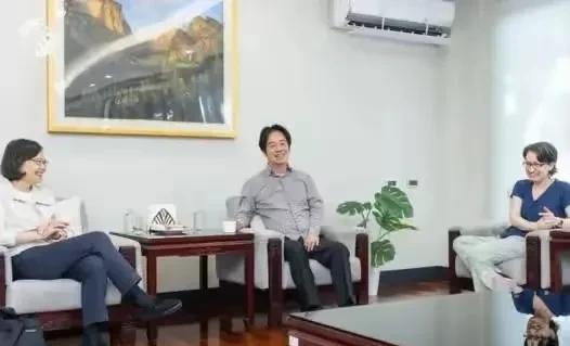 看到这帮顽固的独派分子还过得这滋润，真希望人民解放军一日之内彻底，干净的铲除这帮