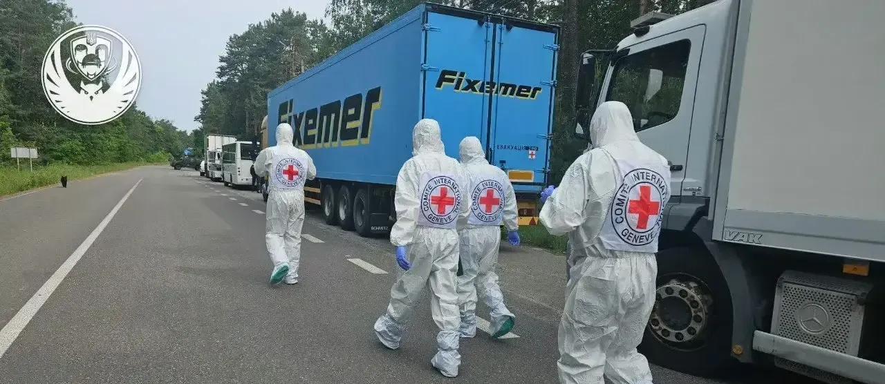 “乌克兰只领回了 1212 人的遗体。这些遗体的家属拒绝接受金钱补偿，只想着能够