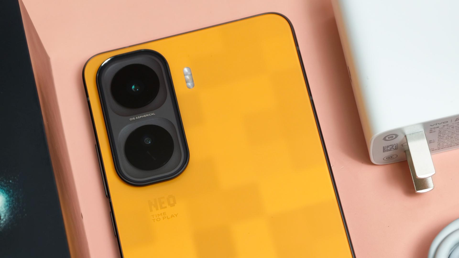 iQOO Neo11的「像素方橙」帅不帅！