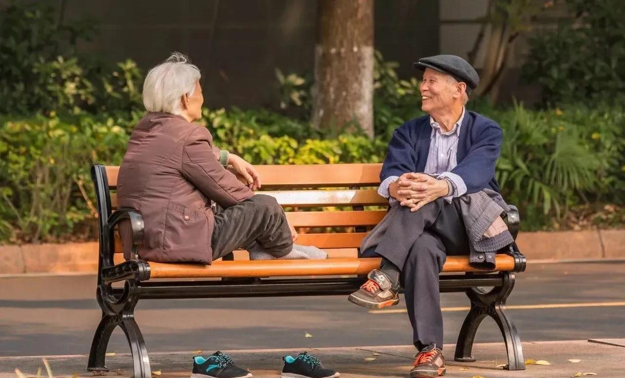 有人说退休教师在网上晒退休金是拉嫉妒恨，这个观点我不敢苟同。
其实退休教师的退休