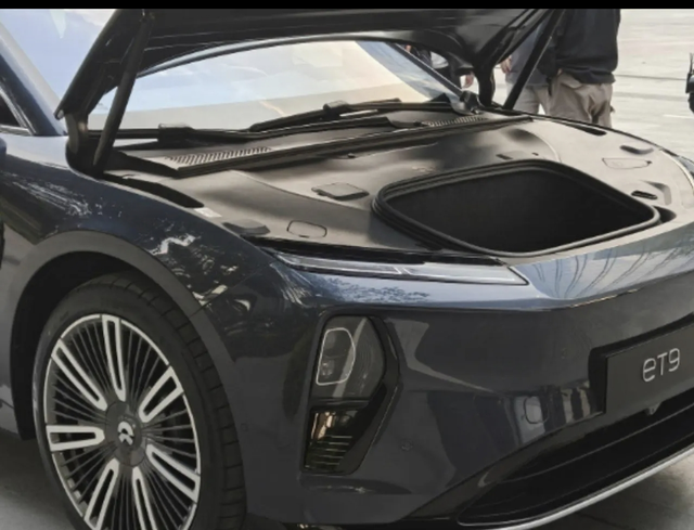 横屏前备箱这个是三代es6的方向吗
再上加快慢充！明年再不上，就会彻底失去机会了