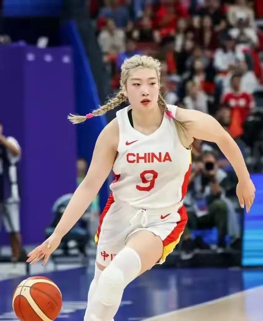 宫鲁鸣指导的选人用人是完全正确的！乌鸦乱叫的人一点不懂篮球，妄加猜测，主观臆断，