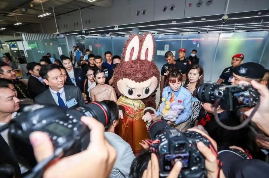 #Labubu泡沫何时破裂# 当前，Labubu的高溢价很大程度上是由市场情绪和