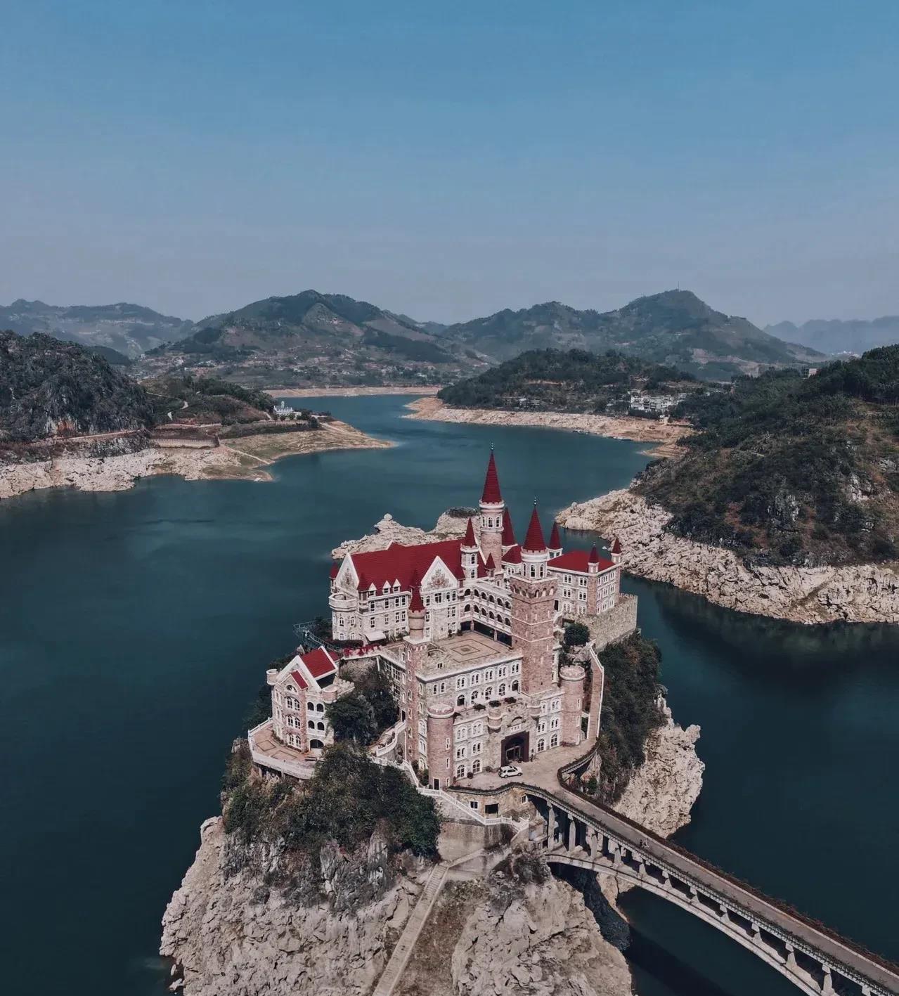 过亿身家，才敢住这样的地方吧。