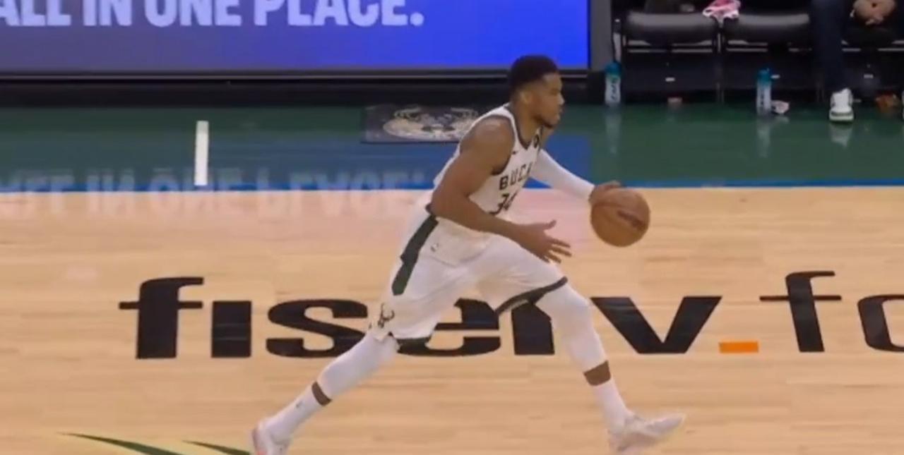 尼克斯看着这样的字母哥还想要吗？特纳或者唐斯都比他更好用。
字母哥刚刚跟文班亚马