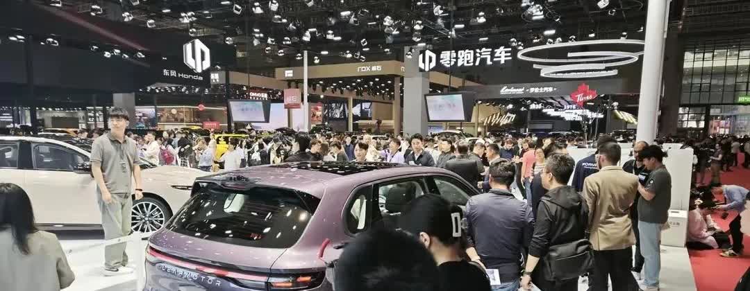 不可思议，神话的缔造者！就在全国上下都以为造车新势力霸主会是理想，小鹏和小米之间