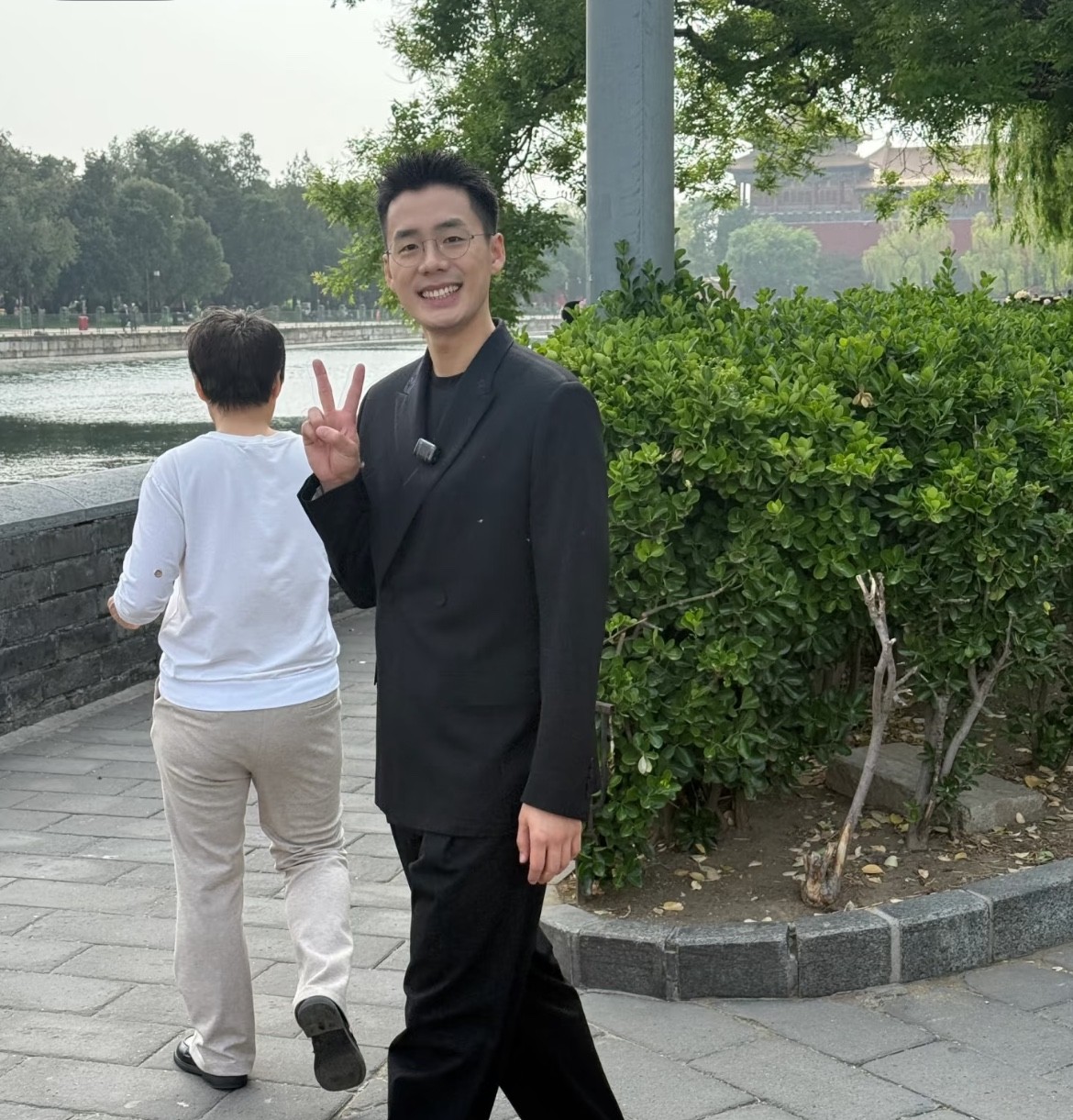 直到顿顿也走了董宇辉的老路
才更明白马云的含金量

马云笑而不语，早就看透了
