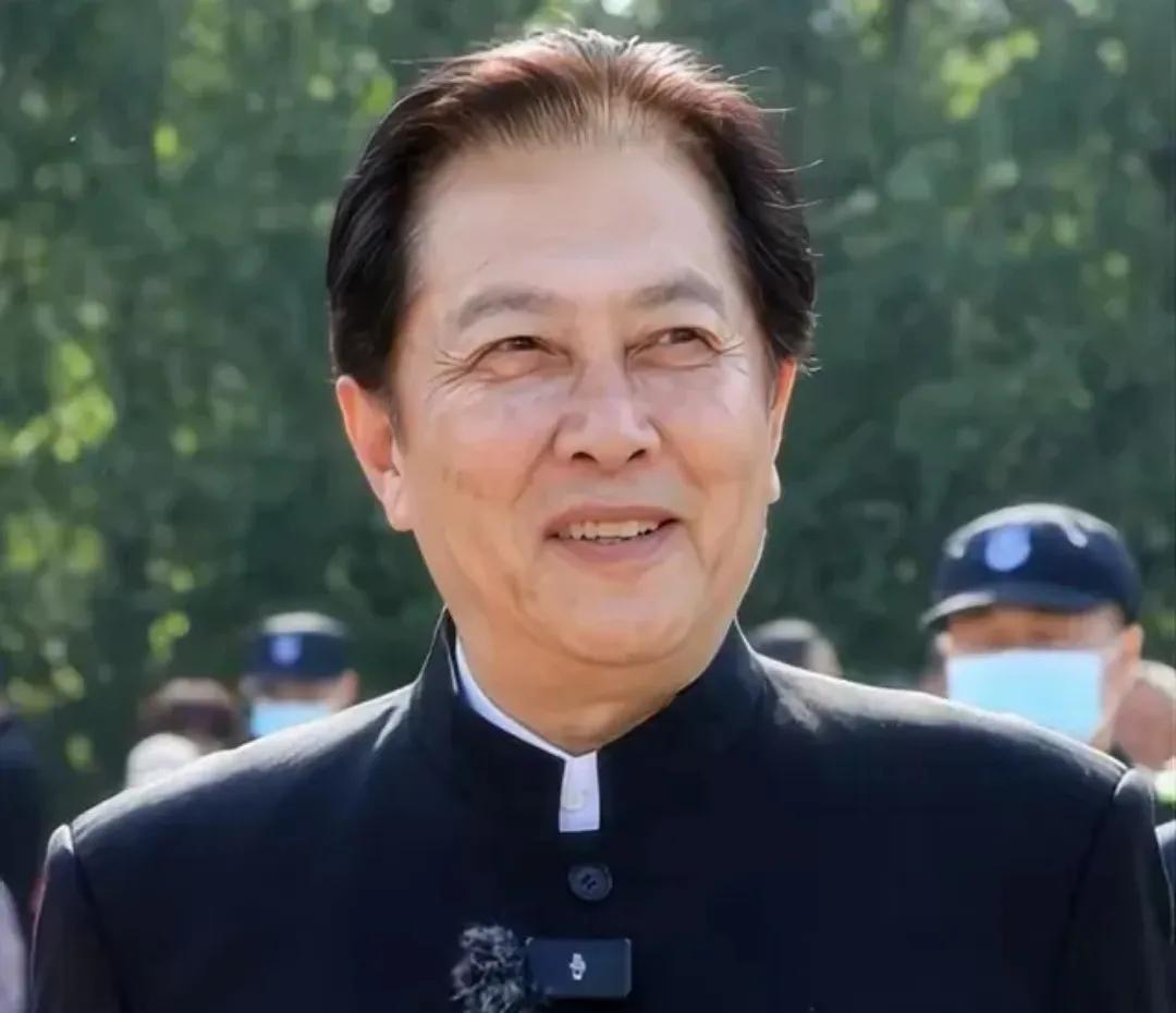 唐国强风光背后：影帝的“不完美”人生，网友叹“老天最公平”
镜头前，他是帝王将相