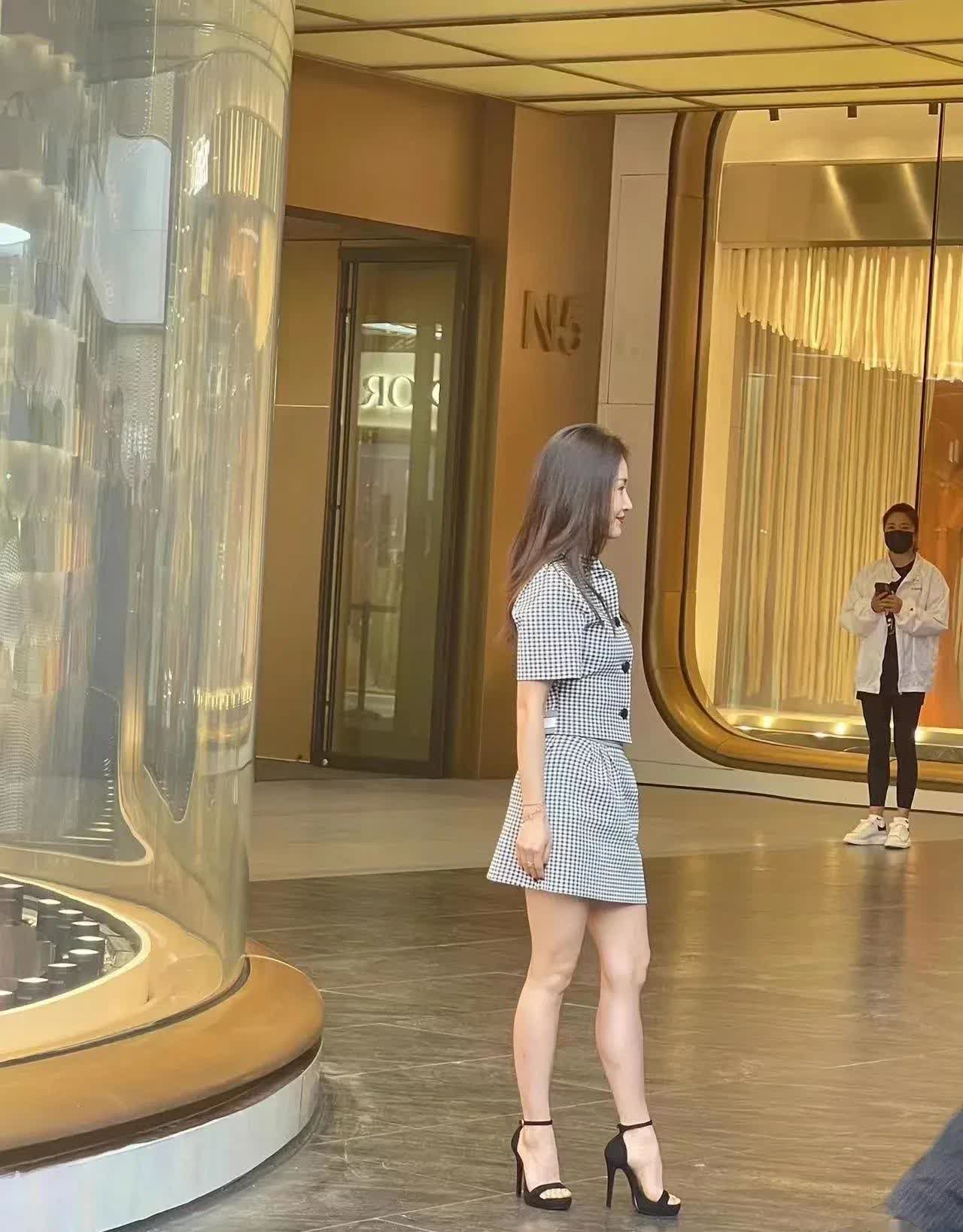 王子文身高成谜：158cm 的她，腿长比例为何如此奇怪