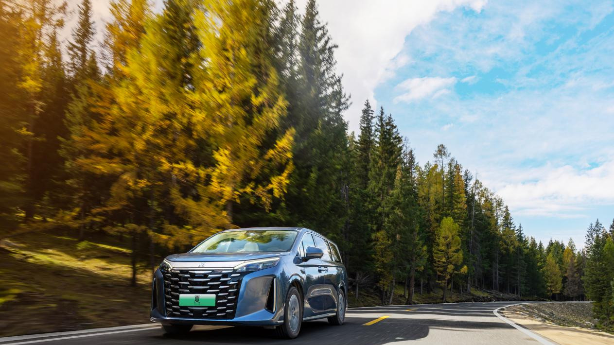 中大型MPV比亚迪2026款夏上市限时19.68万起，打造“家庭头等舱”