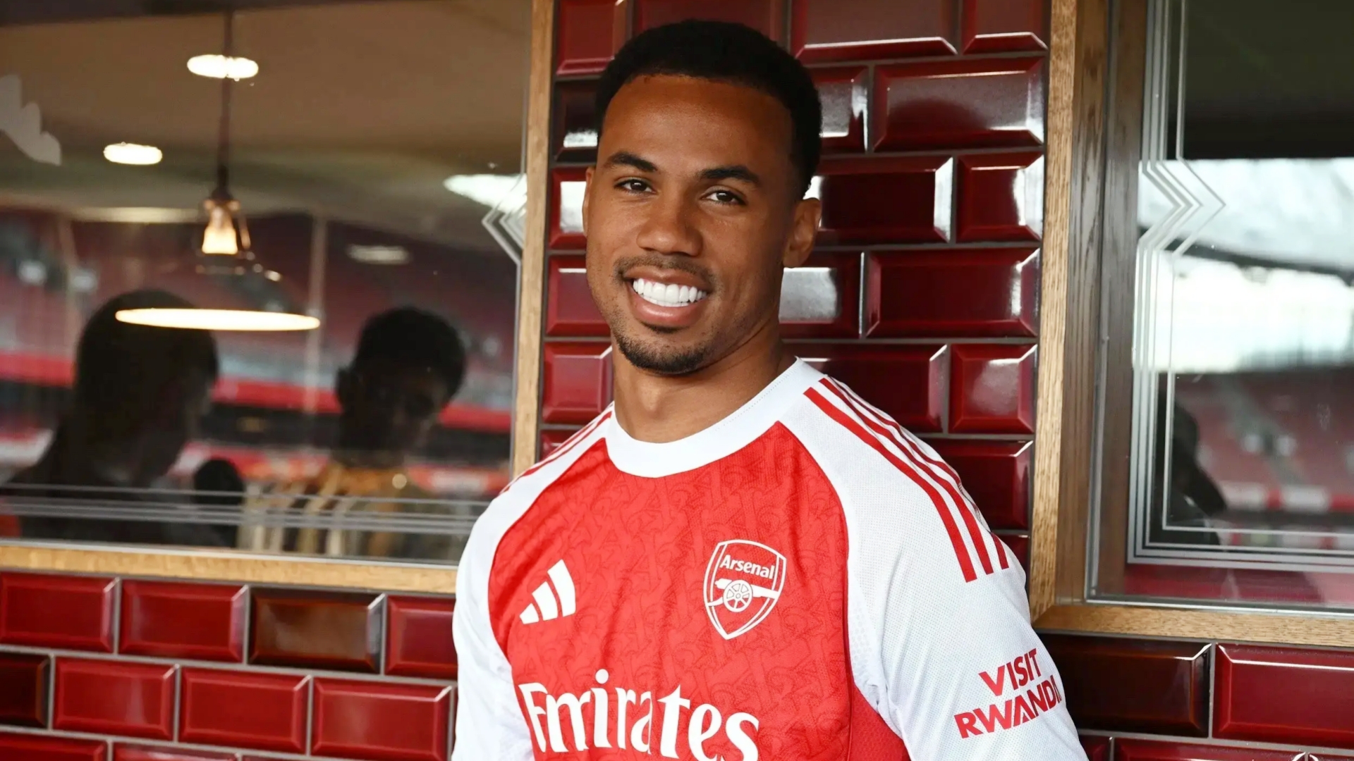 据阿森纳资讯博主报道，阿森纳中卫加布里埃尔已经回归团队训练。
俱乐部将在今日决定