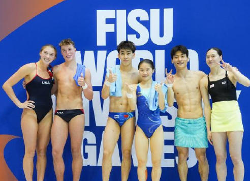 莱茵-鲁尔大运会跳水项目23日收官，中国代表团跳水队在柏林的欧罗巴体育公园游泳跳