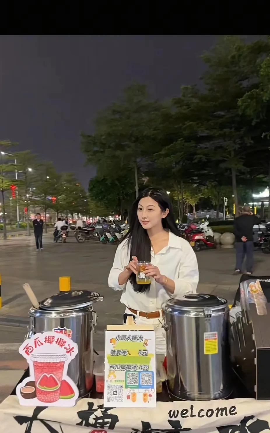 闺蜜今年失恋还失业了，自己开始学着摆摊做生意，虽然很累，但是很开心快乐，这样的闺