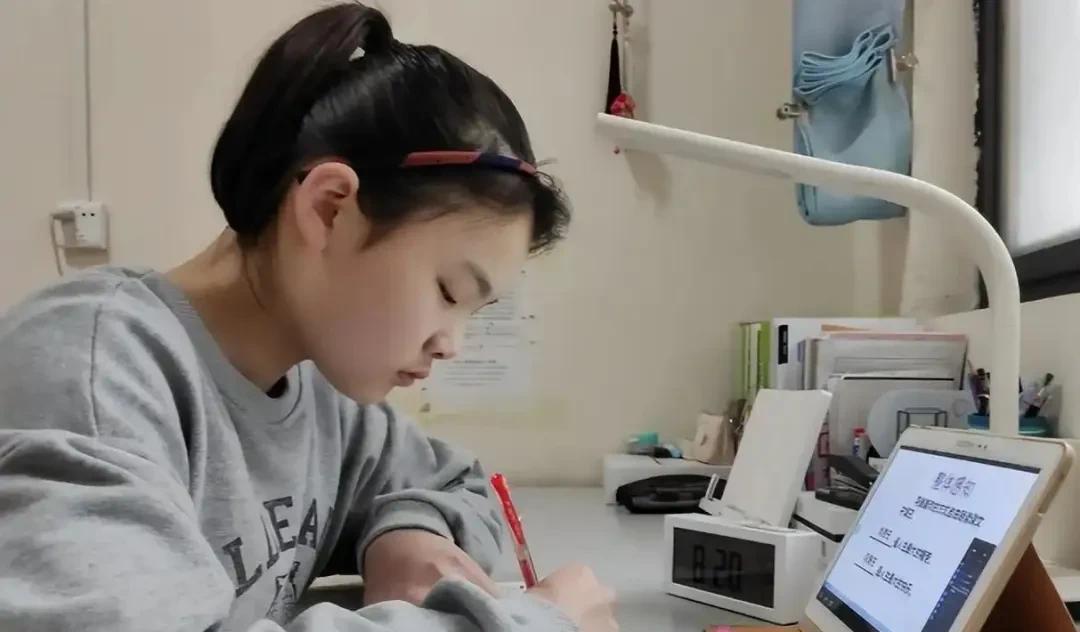 初中生，暑假死磕这些网课，普娃也能逆袭成学霸！
一、初中语文。
初中语文stud