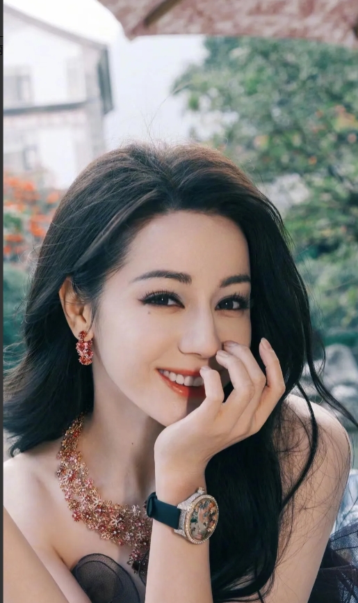 一句经典老台词，让迪丽热巴又“逆袭”了！
 
前几天，克拉恋人剧组的相关人转发了