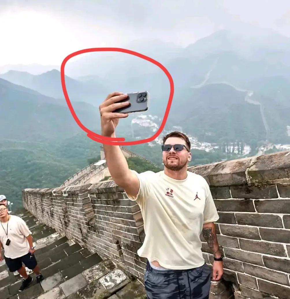 东契奇用的是什么手机自拍啊！像素好不好