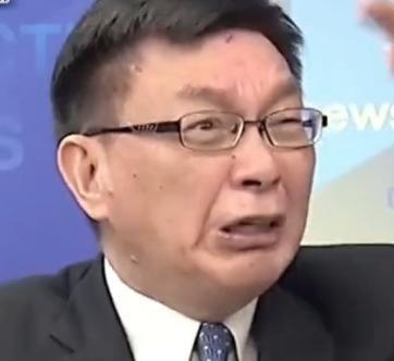 中美贸易紧张时刻，台湾专家苑举正看到大陆“奉陪到底”，差点激动哭，而岛内的呼声也