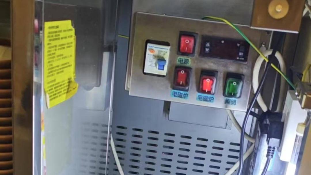 《海底捞触电罗生门：金字招牌岂是“纸糊灯笼”？》