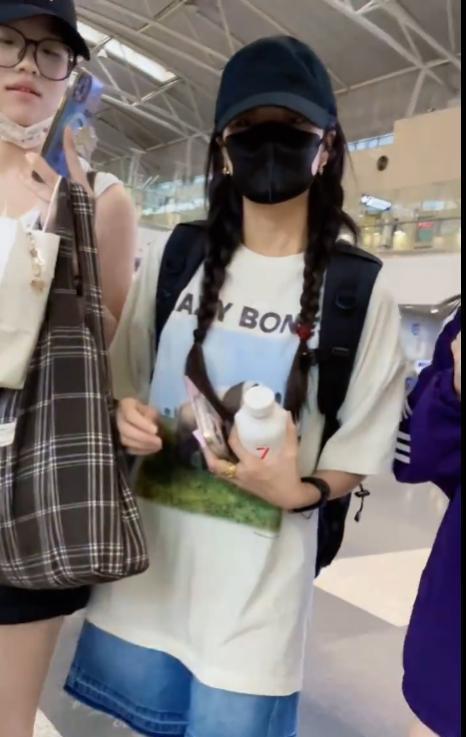 孙千机场风格也太朴实了