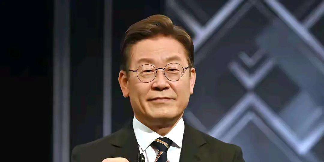 特朗普宣布对韩国实施15%关税，总统李在明称“待遇优于他国”。
韩国的表现真是让