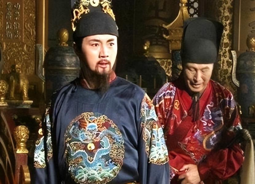 1628年，皇帝朱由检批阅奏折时，察觉异样，厉声下令：“快，把那堵墙给我拆了！”