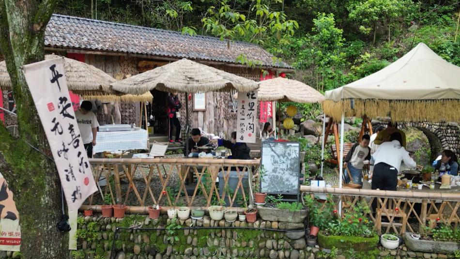 “创”出幸福来 | 辞去“铁饭碗”，他重构乡村流量密码…