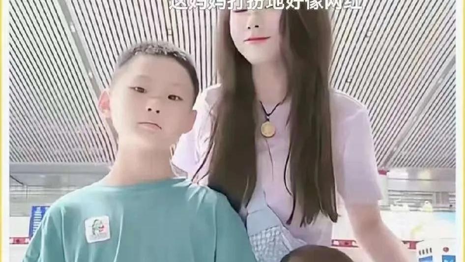 太感动了！挥手告别母亲的男孩后续，父母已复婚！男孩眼里有光了