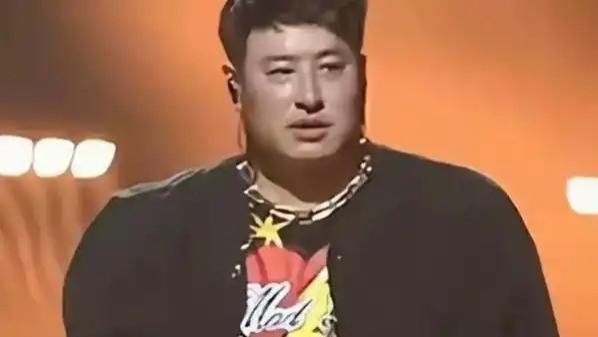 潘玮柏晒20年前胖照引回忆杀：美食综艺把评审席变自助餐台，离目标体重还差6公斤