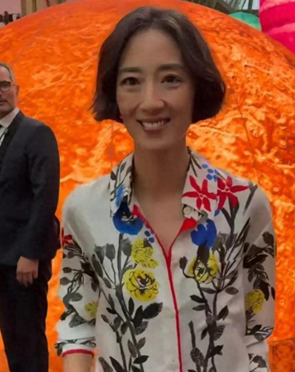 这还是那个女神桂纶镁吗？才41岁就老成这样！
