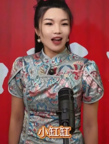 让嫂又来了！这是要和郭德纲杠到底呀！让嫂根据快板“同仁堂”的词和节奏给郭德纲编了