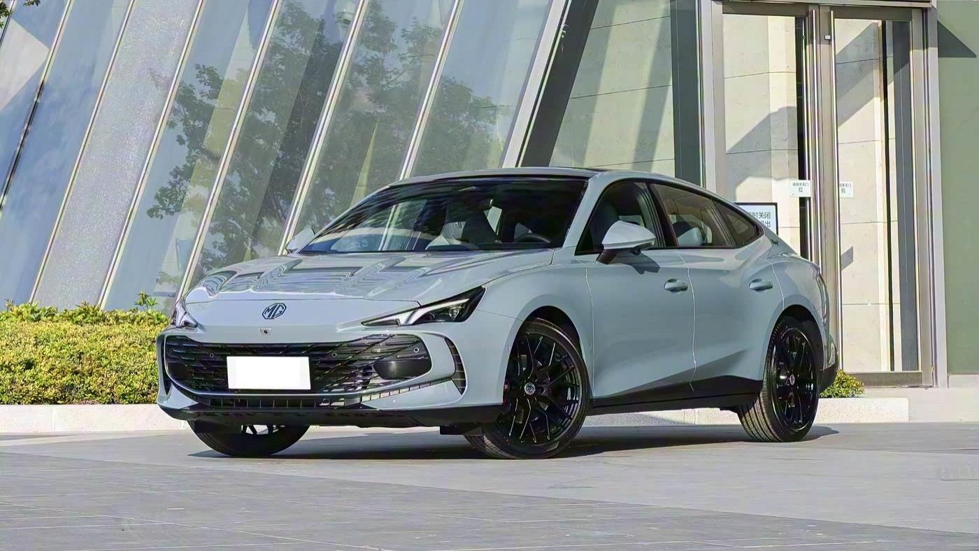 新款名爵MG7上市！限时11.69万起很动感，全系标配三段式升降尾翼