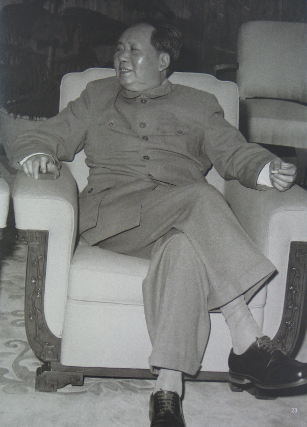 1950年10月25日，志愿军首战告捷。10月27日，毛主席邀请两位故人王季范和