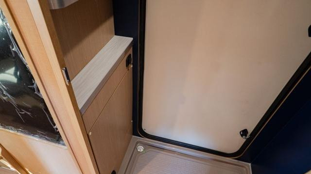 5米短轴版轻卡房车，2.8T柴油四驱，后上门双大床，轻松睡多人