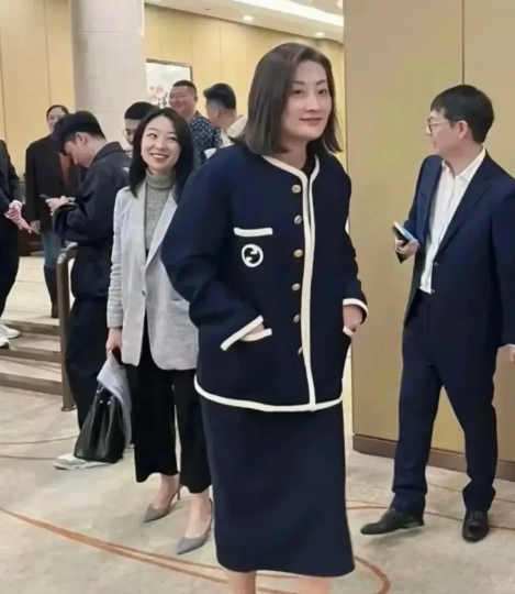 宗馥莉比任何人都爱娃哈哈，毕竟创业容易守业难，而宗老在世的时候养着的一大帮子老臣