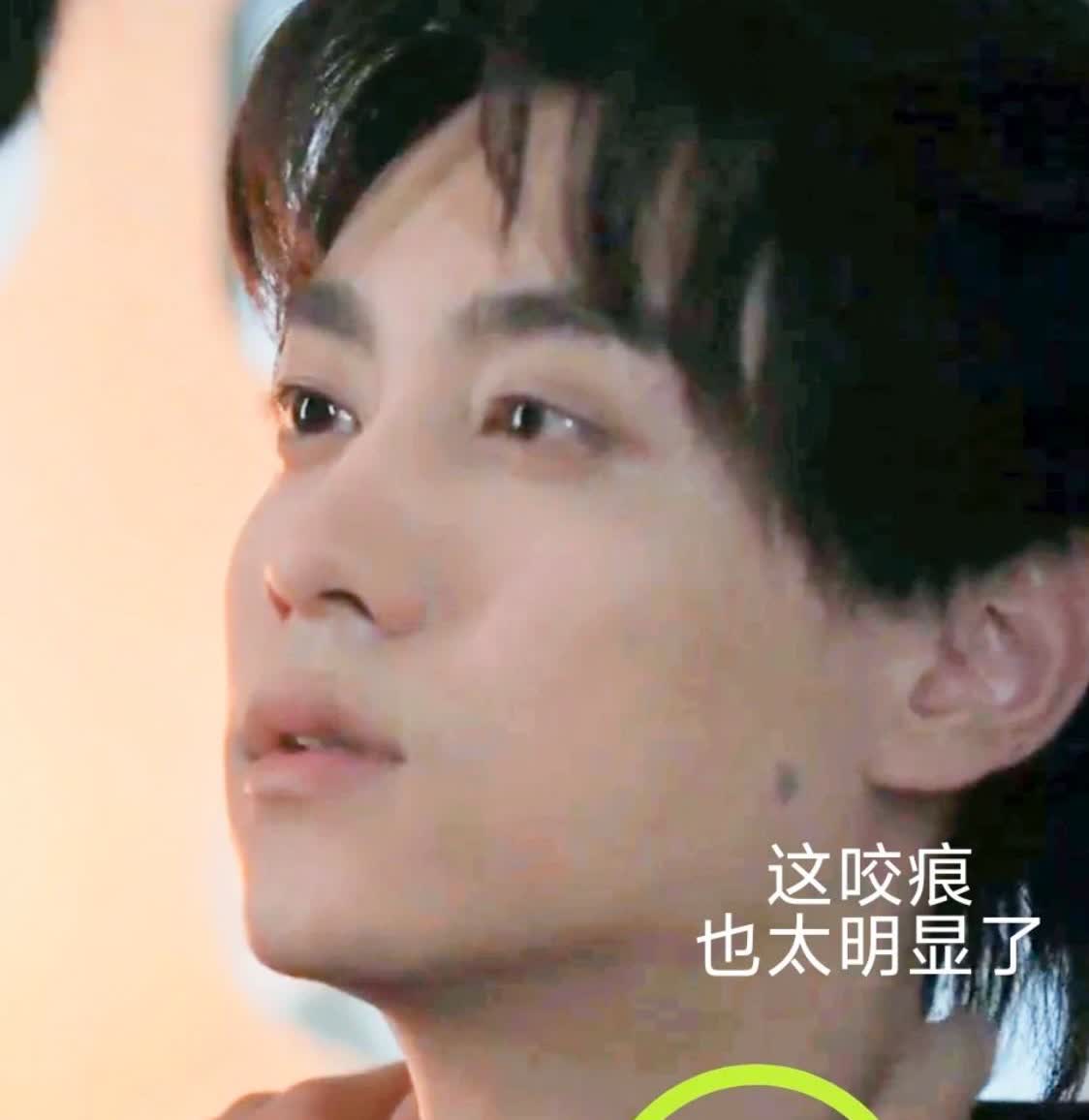 不儿？都咬出🍓印了啊！
我天呢调高亮度发现竟然是真下嘴咬了啊！紫玉都给小田咬