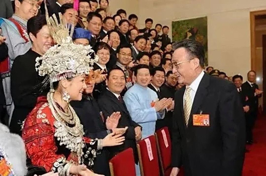 2010年元旦前夕，吴邦国将题词“山里江南、故土平坝”赠予平坝县。这份饱含深情的