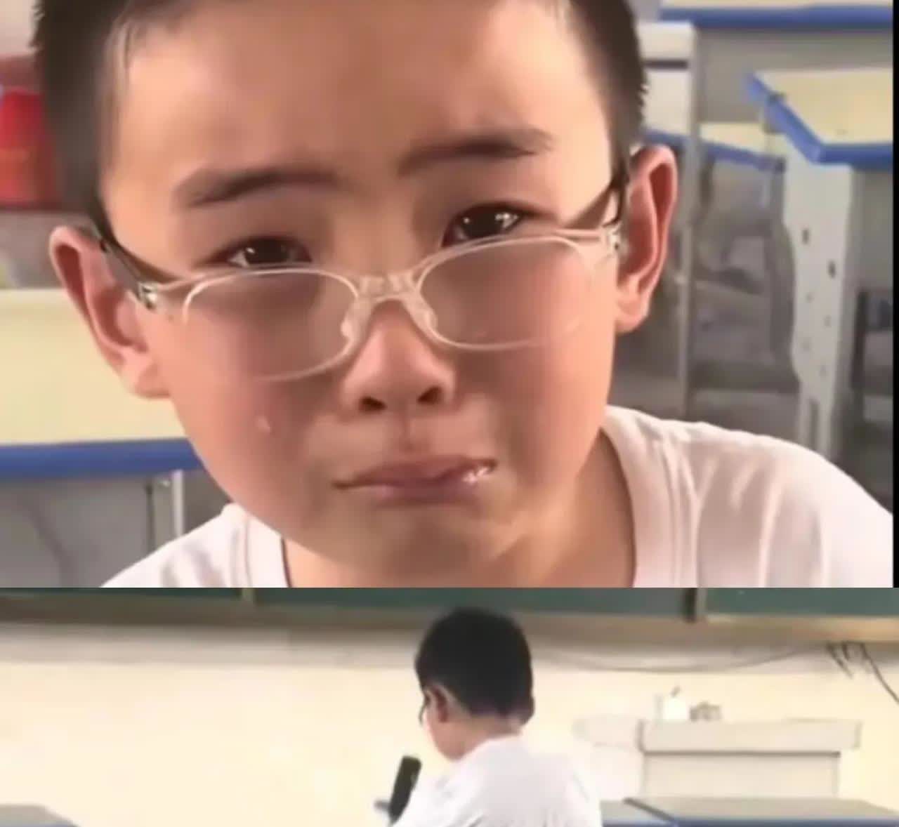 残疾男孩拐杖断了后续！
一个人在教室等妈妈，小小只的样子令人心碎！
知情人透