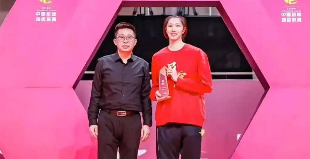 近十年中国女排超级联赛最有价值球员（MVP）如下：
2024-2025赛季——M