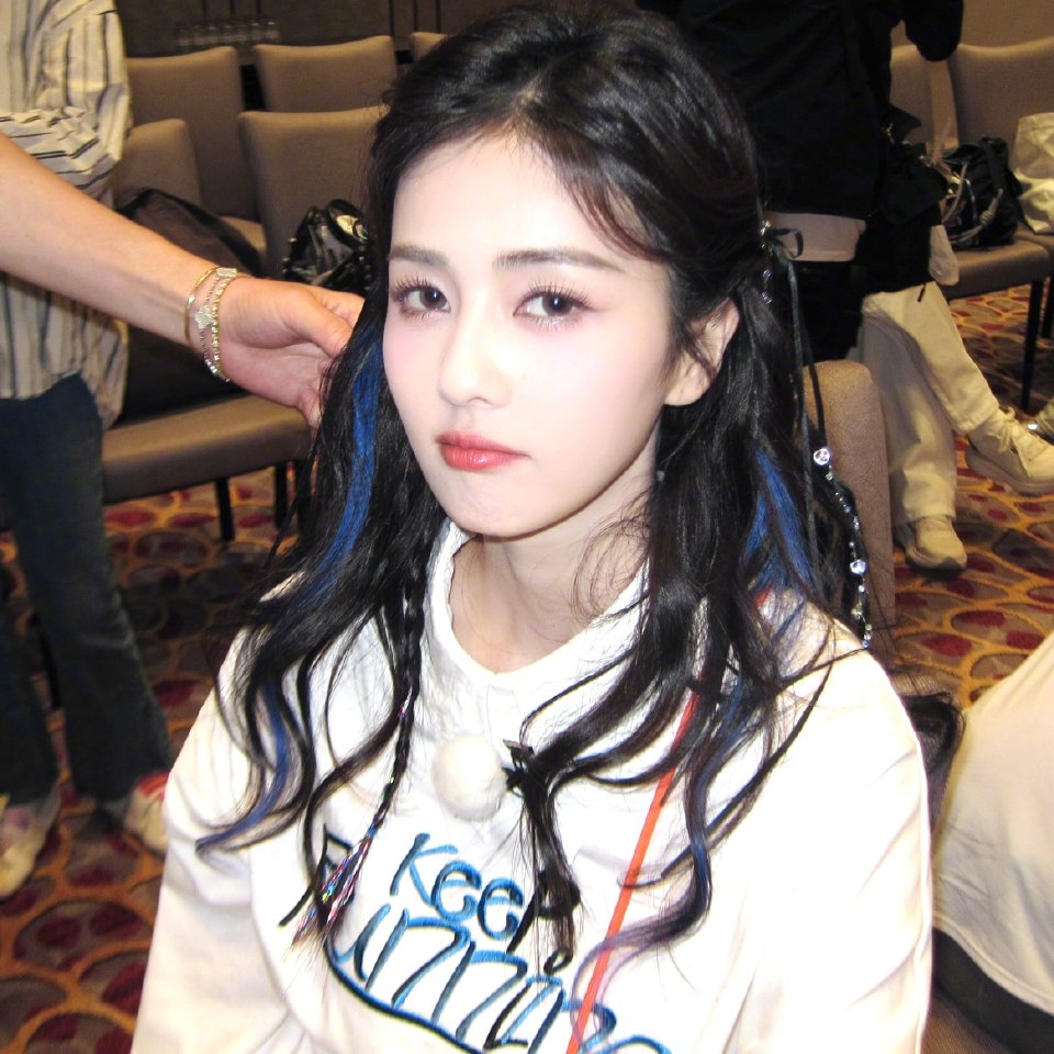 我敢说，
只要白鹿不塌房，
她去不去跑男真的不重要了，感觉现在跑男真的全靠白鹿撑