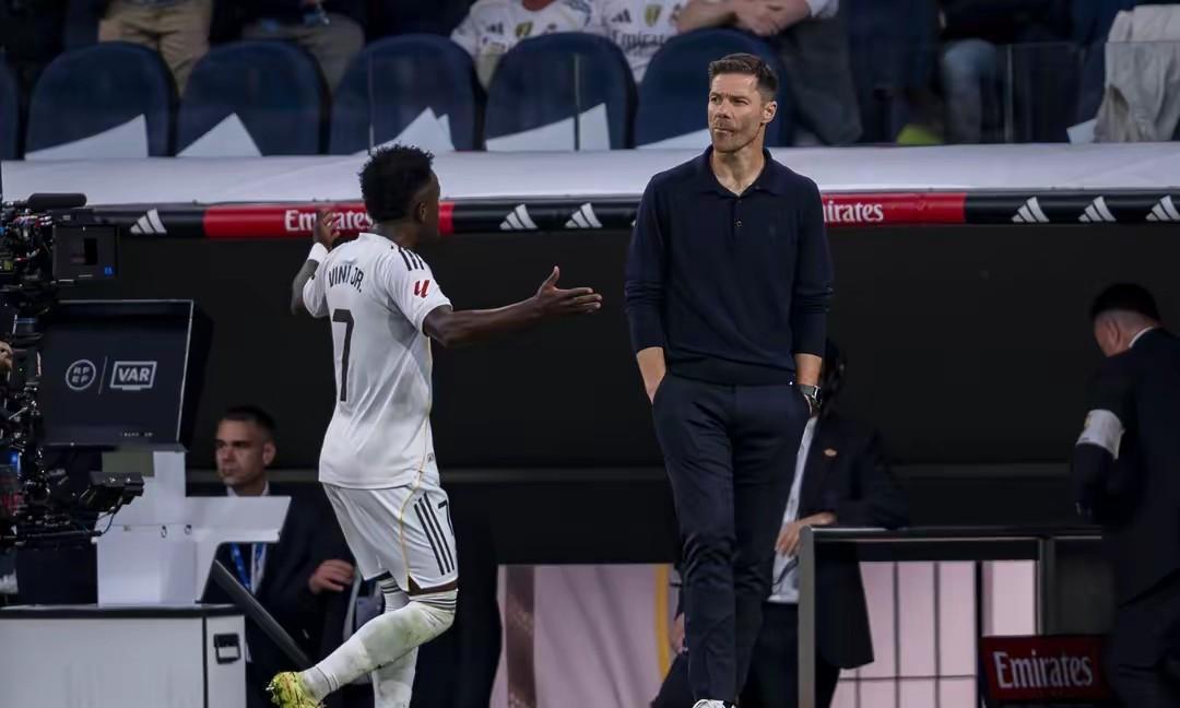 皇马赢下国家德比虽已过去两天，但新闻里依旧满是皇马的消息。一方面是赛后冲突的余波