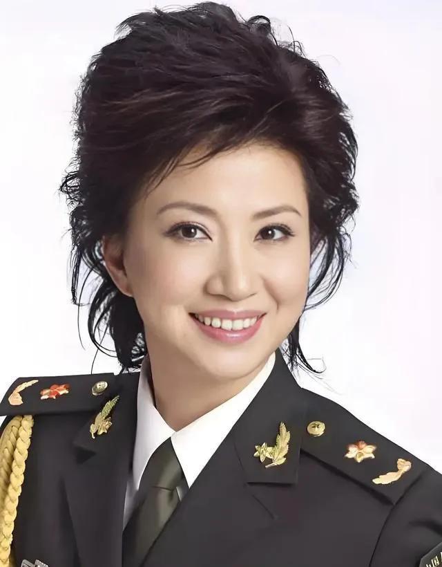 程桂兰，女高音歌唱家，一级演员，原总政歌舞团副团长，专业技术三级(军级)文职一级