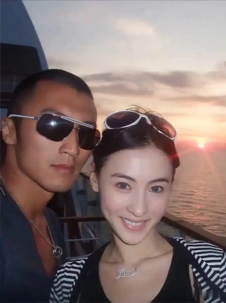 随着玉蝴蝶的高潮，意味着，谢家两个孙子，回归谢家了…
从基因上来看，这两个孩子算