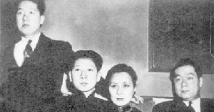1992年，76岁的孔令侃被人发现，死在纽约的公寓中，而他的手里，还死死捏着一张