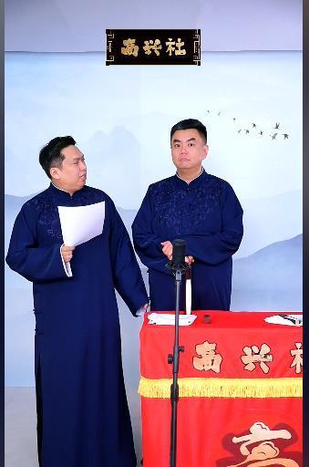 张伯鑫真是给自己长脸，有网友说他模仿听云轩模仿得不错。
他说他就要模仿曹云金说相