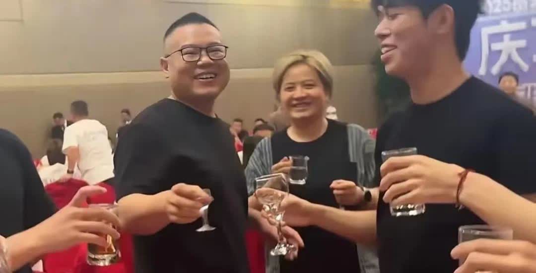 如果岳云鹏离开德云社，我都能接受，但是他要是敢和他媳妇离婚，我必脱粉，并回踩死他