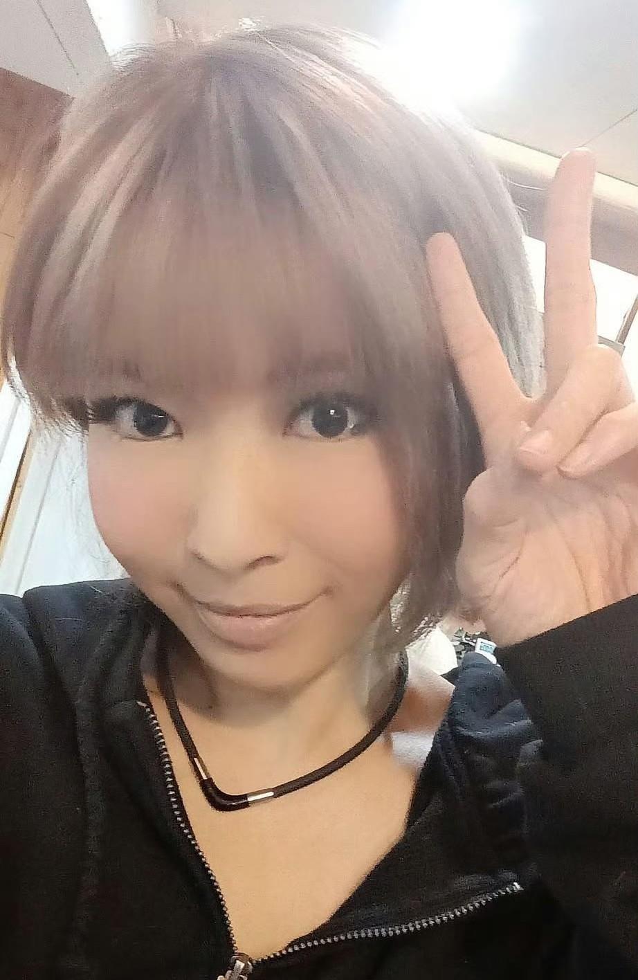 大小s的姐妹圈开始分崩离析了，makiyo明显有点不对劲儿啊……
今天竟然又爆料