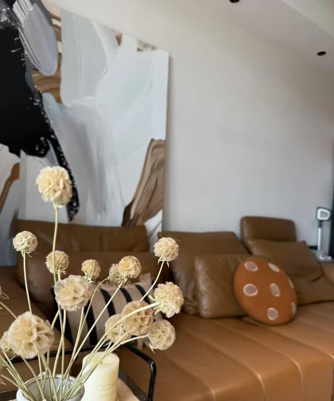 满分作文——《总会找到属于你的春天》
     巷口那株歪脖子月季，被暴雨打折了