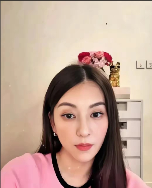 看了方媛无美颜无滤镜的颜值
我开始理解郭富城了
以前不懂为什么能看上一个网红，这