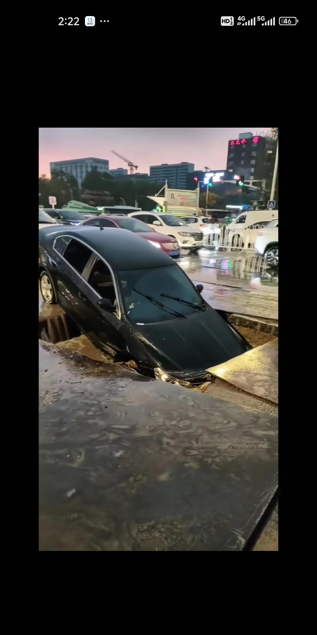 一场大雨   让张家口市政体无完肤！
每年到了夏天就开始刨路了，把好好的道路拉开